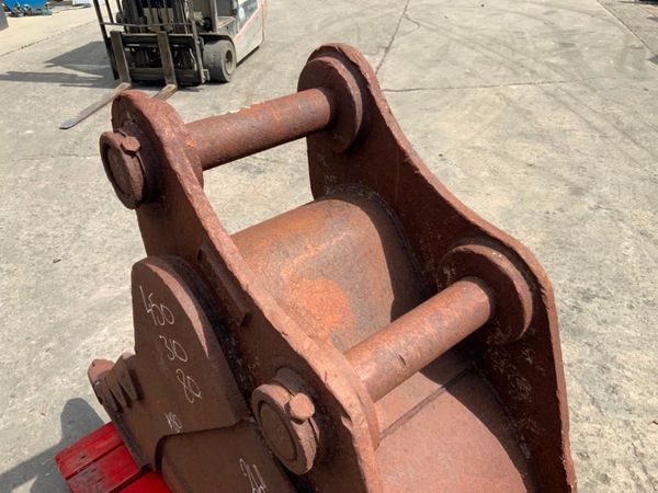 24"  STRICKLAND BUCKET.......80mm PINS......180. 354659085