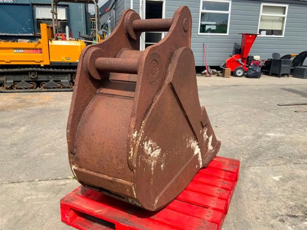 24"  STRICKLAND BUCKET.......80mm PINS......180. 354659083