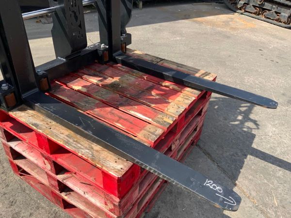 JCB PRECISION PLACER FORK CARRIAGE.....4280. 354666336