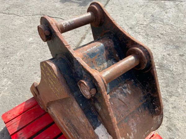24" STRICKLAND BUCKET.....65mm PINS.......186w. 354781610