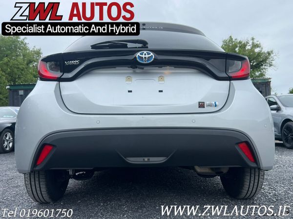 211 Toyota Yaris Hybrid 354809425