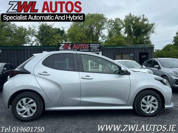 211 Toyota Yaris Hybrid 354809432