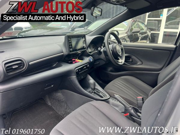 211 Toyota Yaris Hybrid 354809445