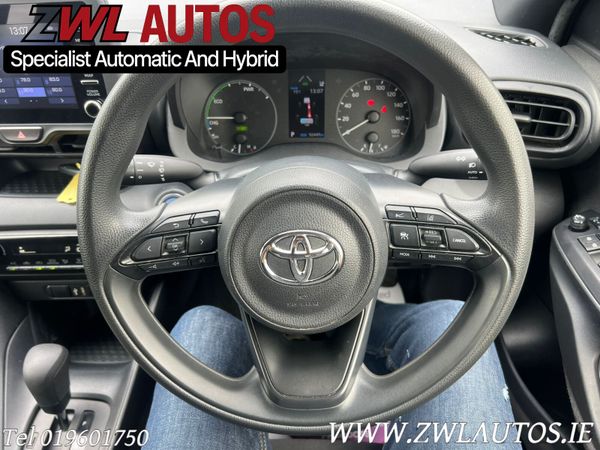 211 Toyota Yaris Hybrid 354809447
