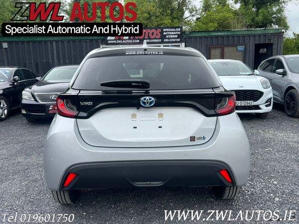 211 Toyota Yaris Hybrid 354809441