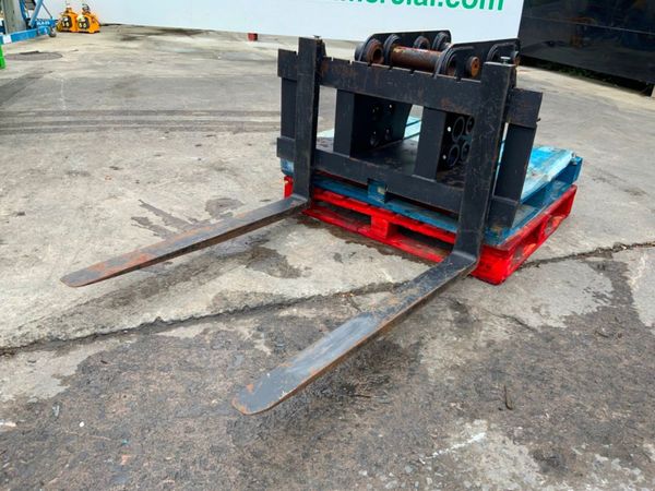 UNUSED PALLET FORKS......65 / 80mm PINS......618j. 354918277