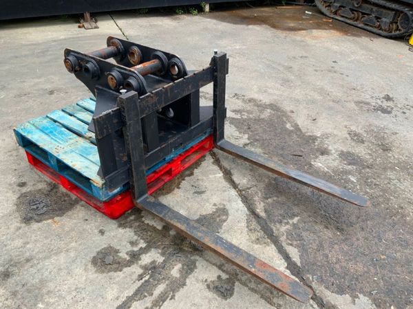 UNUSED PALLET FORKS......65 / 80mm PINS......618j. 354918285