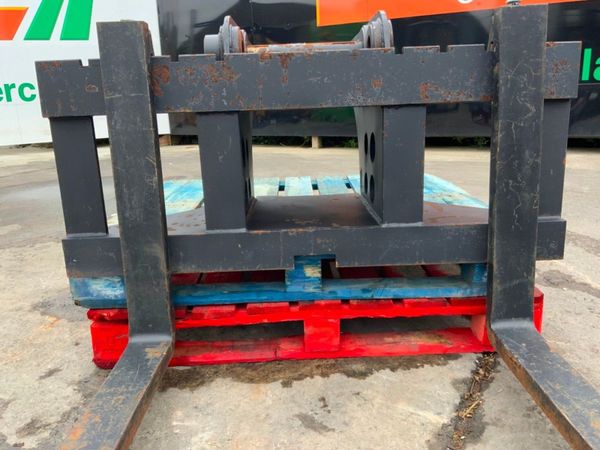 UNUSED PALLET FORKS......65 / 80mm PINS......618j. 354918286