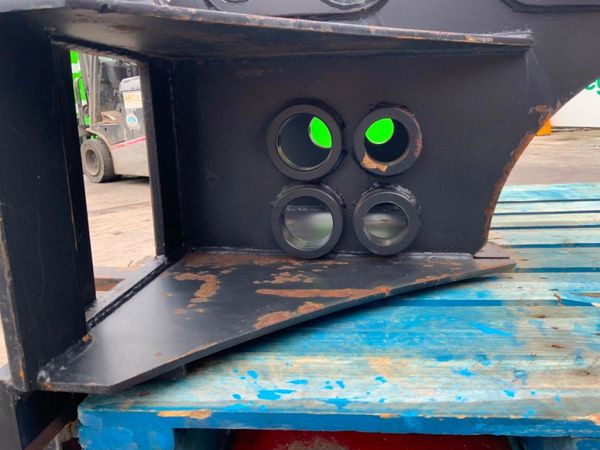 UNUSED PALLET FORKS......65 / 80mm PINS......618j. 354918280