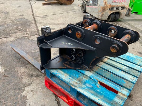 UNUSED PALLET FORKS......65 / 80mm PINS......618j. 354918281