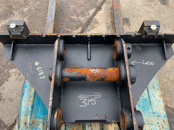 UNUSED PALLET FORKS......65 / 80mm PINS......618j. 354918282