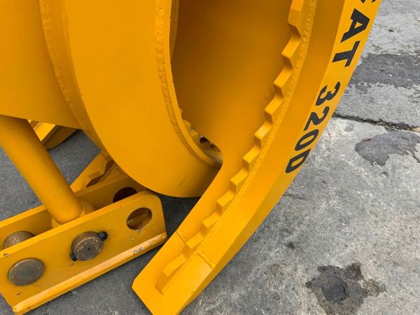 UNUSED 5 TYNE GRAPPLE....80mm PINS...7512. 354918372