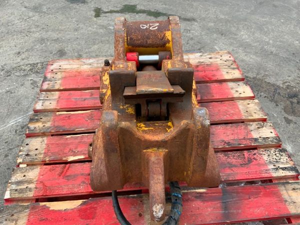 2015 CATERPILLAR Q/HITCH........65mm PINS....5922. 354935224