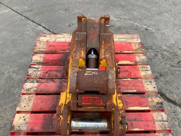 2015 CATERPILLAR Q/HITCH........65mm PINS....5922. 354935220