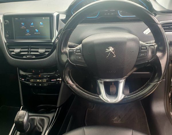 Peugeot 2008 Allure (Top spec & low milage) 354938750