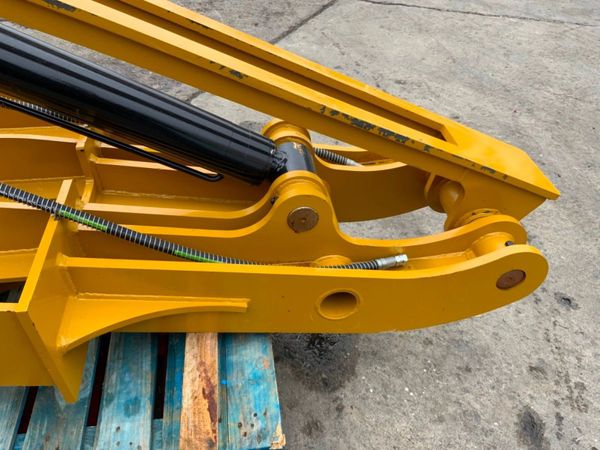 NEW HYDRAULIC THUMB GRAB....80mm PINS...7263 355154356