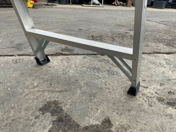 7 STEP ALLOY PLATFORM ACCESS LADDER....443. 355157591