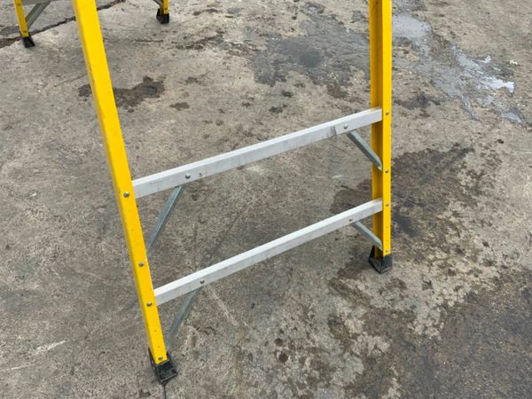 8 STEP FIBRE PLATFORM ACCESS LADDER.......0442. 355151725