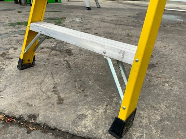 8 STEP FIBRE PLATFORM ACCESS LADDER.......0442. 355151727