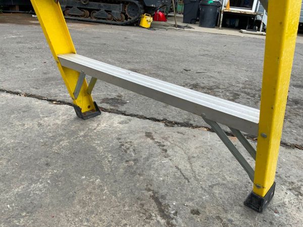 8 STEP FIBRE PLATFORM ACCESS LADDER.......0442. 355151728