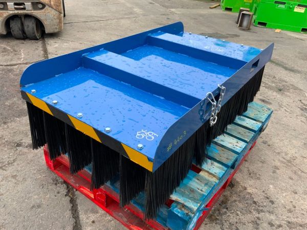 UNUSED 60"  FORK LIFT ROAD BRUSH........4403. 355151875