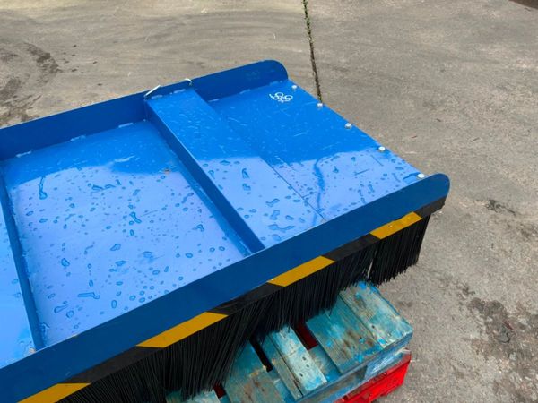 UNUSED 60"  FORK LIFT ROAD BRUSH........4403. 355151878