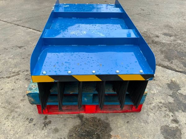 UNUSED 60"  FORK LIFT ROAD BRUSH........4403. 355151871