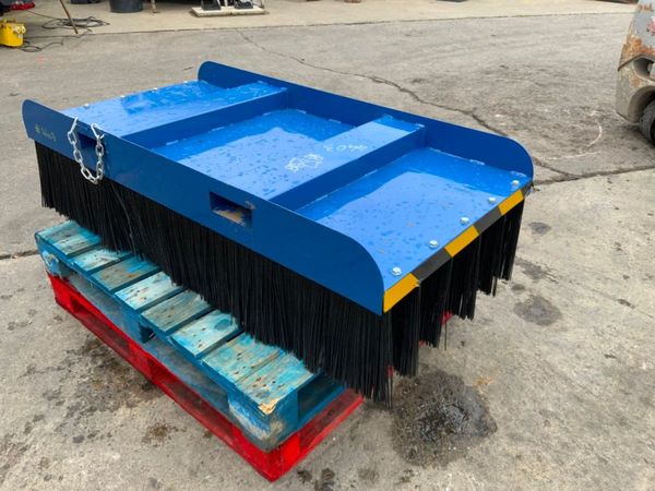 UNUSED 60"  FORK LIFT ROAD BRUSH........4403. 355151872