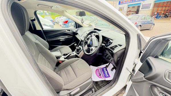 Ford Kuga 2015 355153650