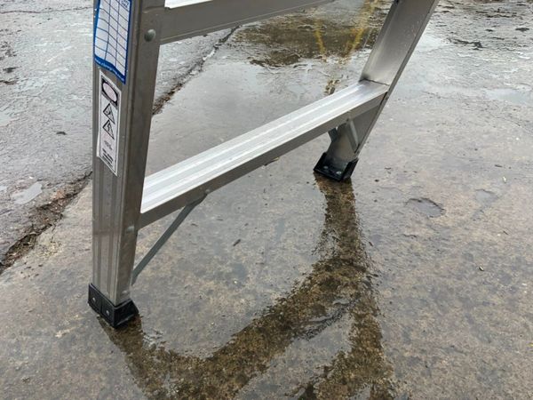 ALUMINIUM ACCESS PLATFORM LADDER.......443 / 2 355166371