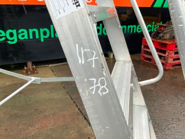 8 STEP ALUMINIUM PLATFORM LADDER.........442-2. 355163934
