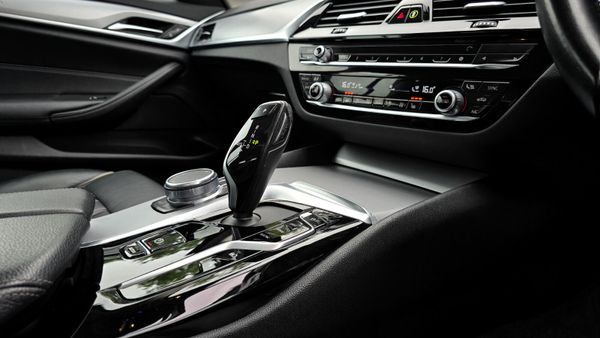 🔥 2021 BMW 530e xDrive LCI Petrol Plug-in Hybrid 355294411