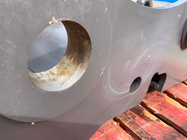 UNUSED VOLVO S1 TYPE QUICK HITCH.........7473. 355466561