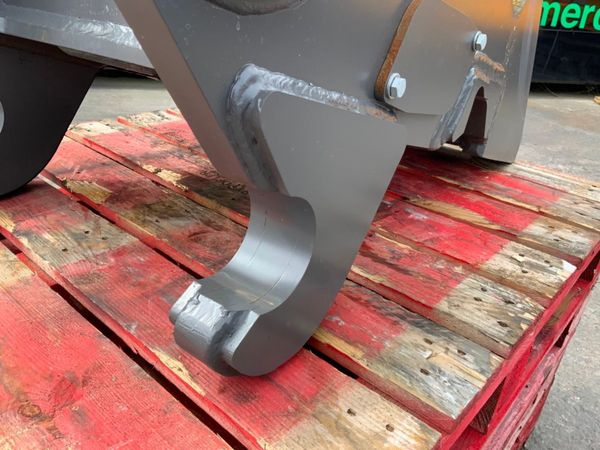 UNUSED VOLVO S3 QUICK HITCH  / COUPLER......7466. 355469499