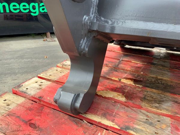 UNUSED VOLVO S3 QUICK HITCH  / COUPLER......7466. 355469500