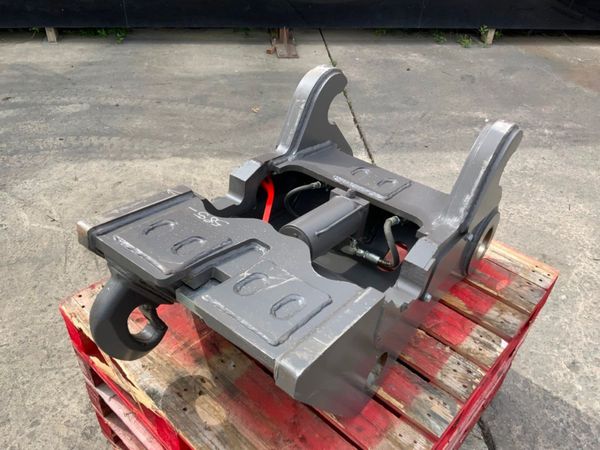 UNUSED VOLVO S3 QUICK HITCH  / COUPLER......7466. 355469517