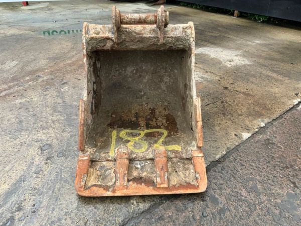 36" DIGGING BUCKET.........65mm PINS.....182. 355595804