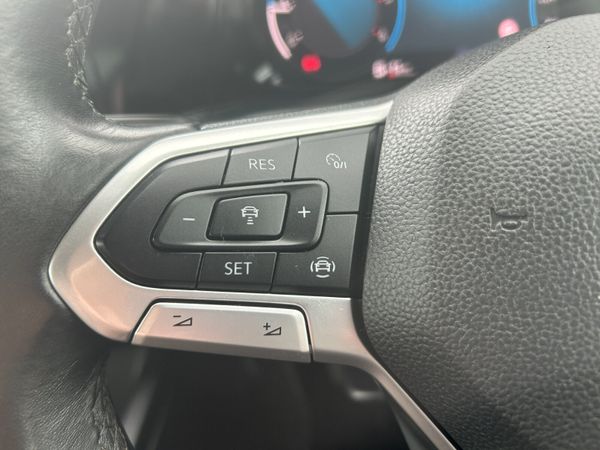 2022 (222) Volkswagen Golf Life 2.0 TDI -New Alloy 355592359