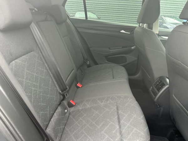 2022 (222) Volkswagen Golf Life 2.0 TDI -New Alloy 355592352