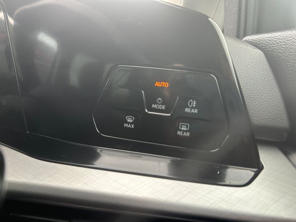 2022 (222) Volkswagen Golf Life 2.0 TDI -New Alloy 355592363