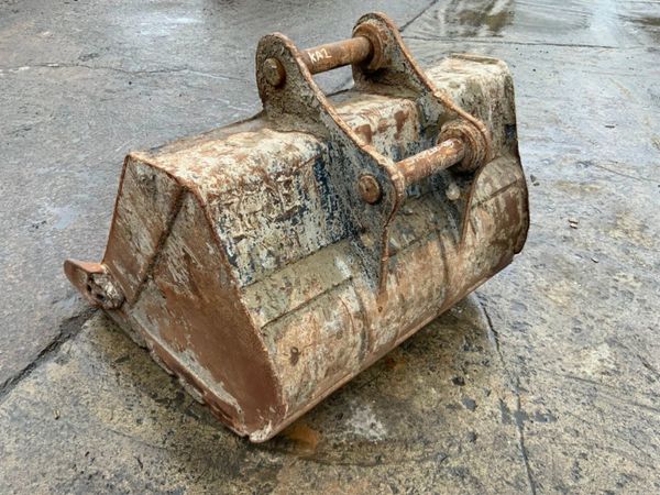 48" DIGGING BUCKET..........65mm PINS.....181. 355592568