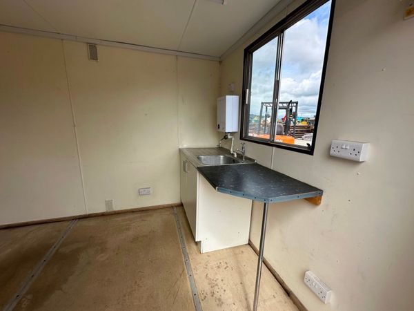 16 X 8 ... SITE OFFICE , CABIN , KITCHEN ....657P 355608759