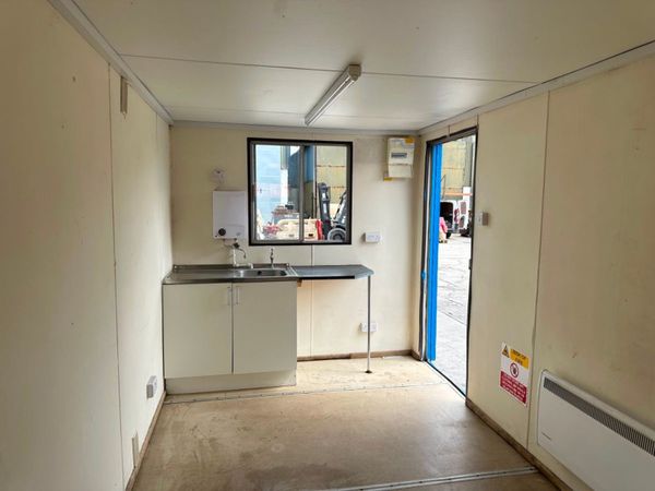 16 X 8 ... SITE OFFICE , CABIN , KITCHEN ....657P 355608760