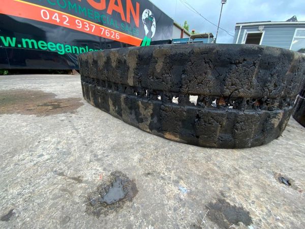 400 x 74 x 73 RUBBER TRACKS..........4823. 355601918