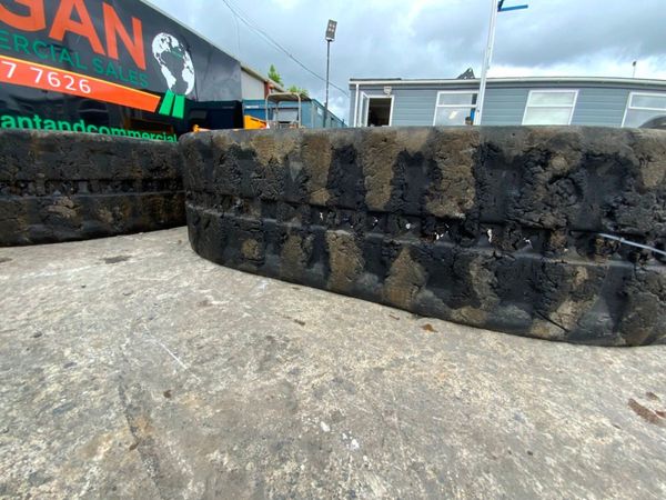 400 x 74 x 73 RUBBER TRACKS..........4823. 355601919