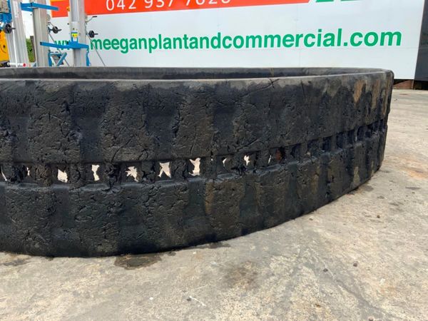 400 x 74 x 73 RUBBER TRACKS..........4823. 355601911