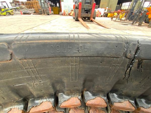 400 x 74 x 73 RUBBER TRACKS..........4823. 355601921