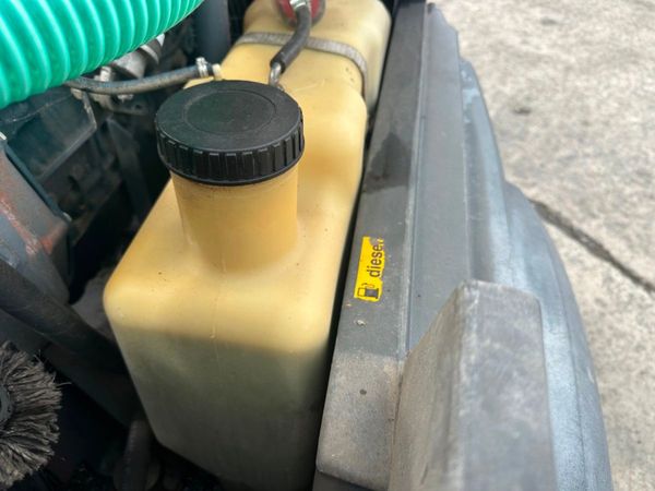 2015 ...ATLAS  XAS47 ..ROAD AIR COMPRESSOR. 355612825