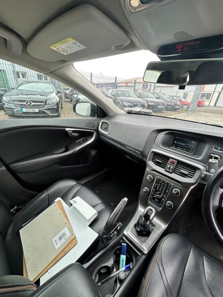 2015 Volvo V40 355705823