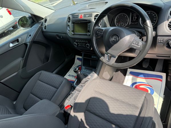 Volkswagen Tiguan 2011 LOW KMS 2.0TDI 355884344